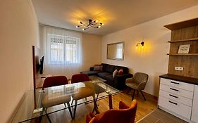 Vh9 Apartments